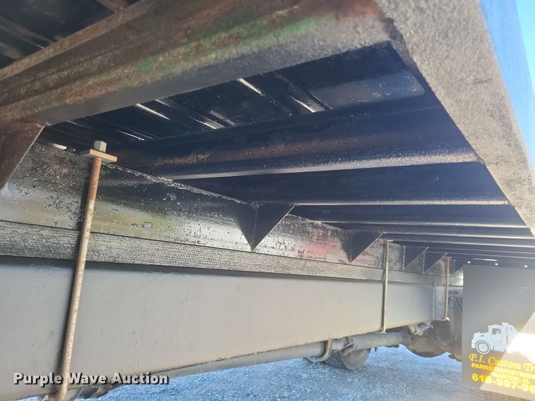 image for item DQ3761 2005 International 4300 flatbed truck