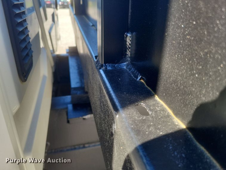 image for item DQ3761 2005 International 4300 flatbed truck