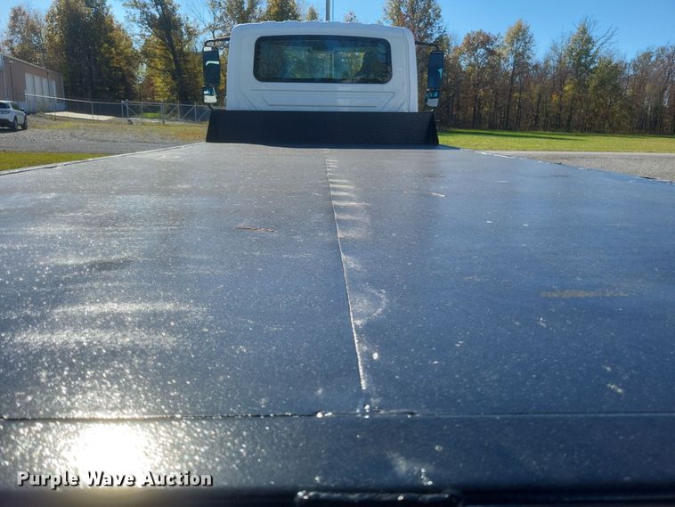 image for item DQ3761 2005 International 4300 flatbed truck