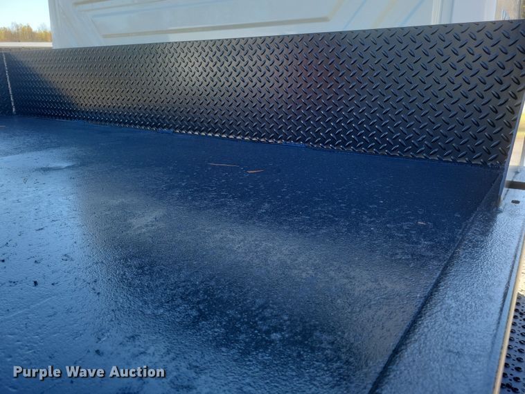 image for item DQ3761 2005 International 4300 flatbed truck