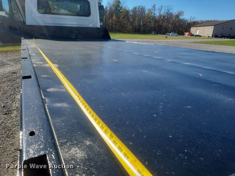 image for item DQ3761 2005 International 4300 flatbed truck