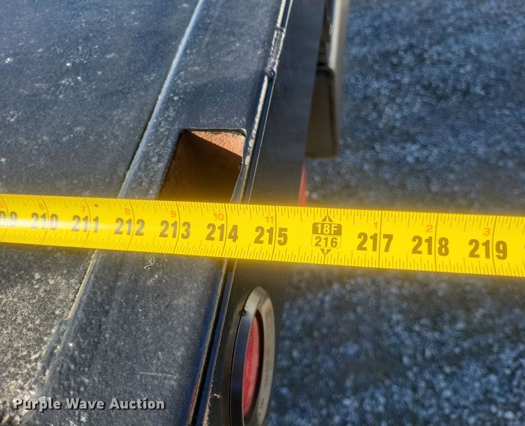 image for item DQ3761 2005 International 4300 flatbed truck