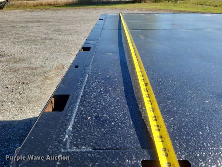 image for item DQ3761 2005 International 4300 flatbed truck