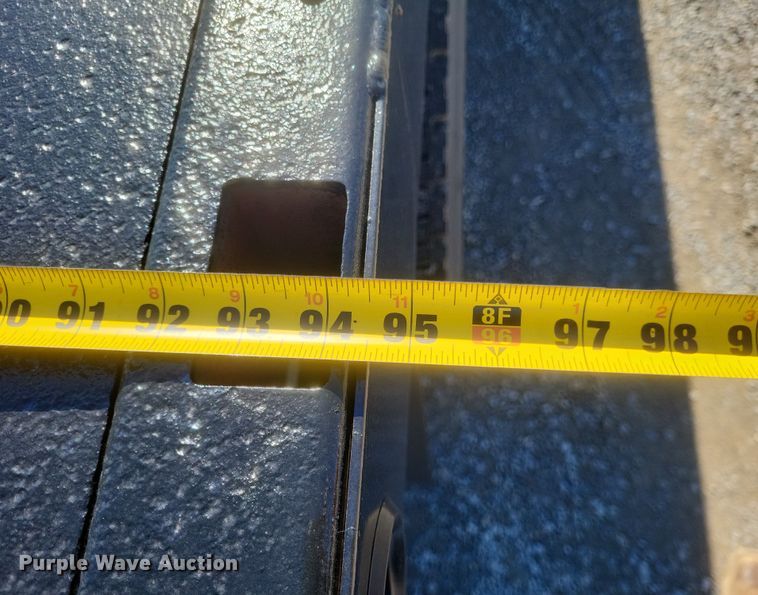 image for item DQ3761 2005 International 4300 flatbed truck