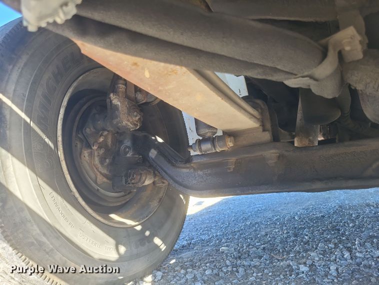 image for item DQ3761 2005 International 4300 flatbed truck