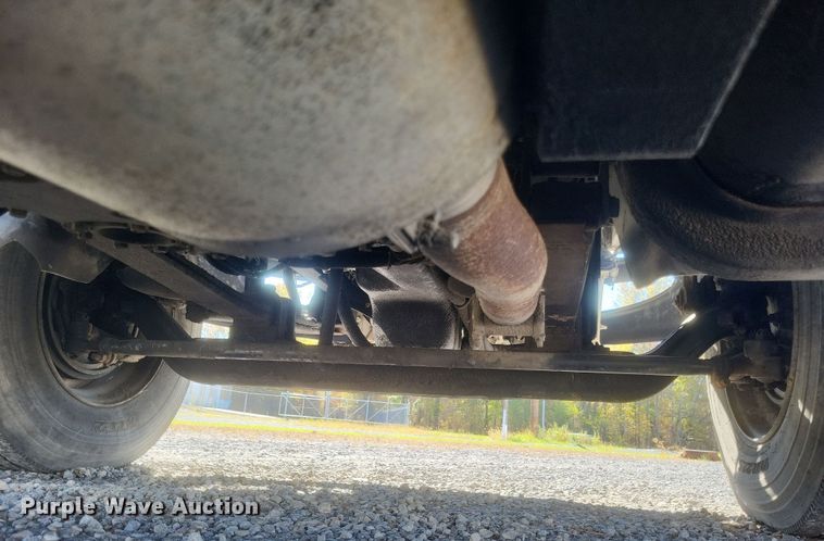 image for item DQ3761 2005 International 4300 flatbed truck