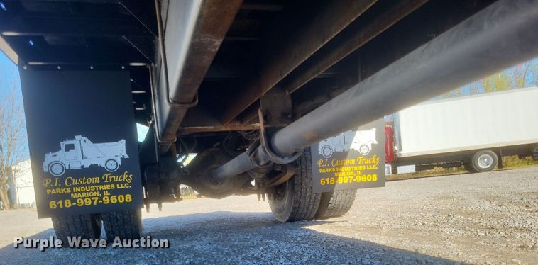 image for item DQ3761 2005 International 4300 flatbed truck