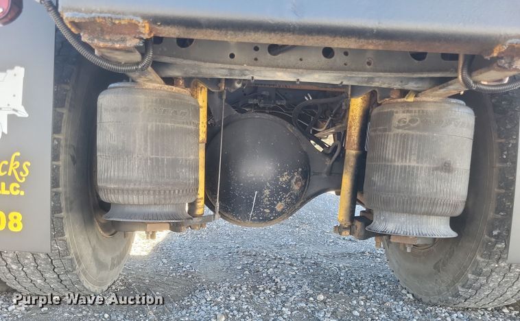 image for item DQ3761 2005 International 4300 flatbed truck