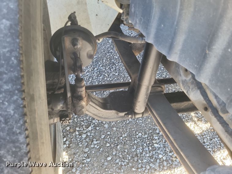 image for item DQ3761 2005 International 4300 flatbed truck