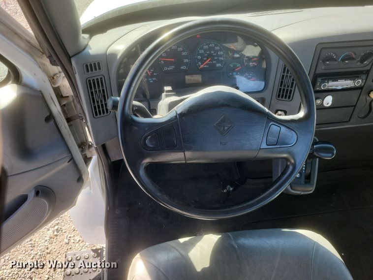 image for item DQ3761 2005 International 4300 flatbed truck