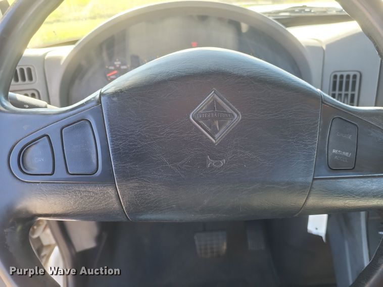 image for item DQ3761 2005 International 4300 flatbed truck