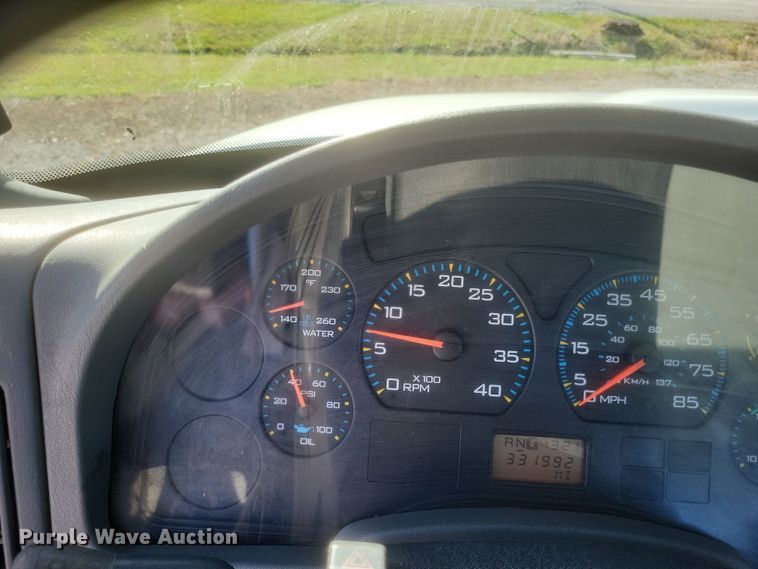 image for item DQ3761 2005 International 4300 flatbed truck