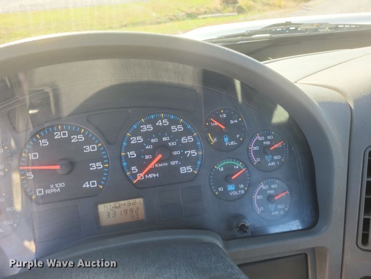 image for item DQ3761 2005 International 4300 flatbed truck