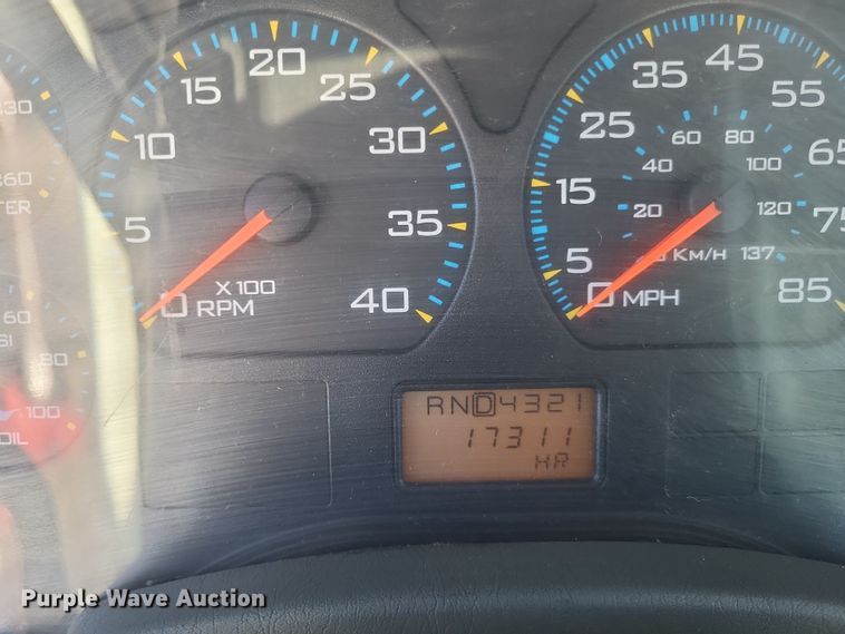 image for item DQ3761 2005 International 4300 flatbed truck