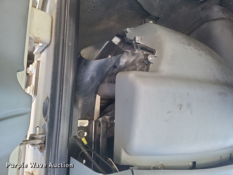 image for item DQ3761 2005 International 4300 flatbed truck