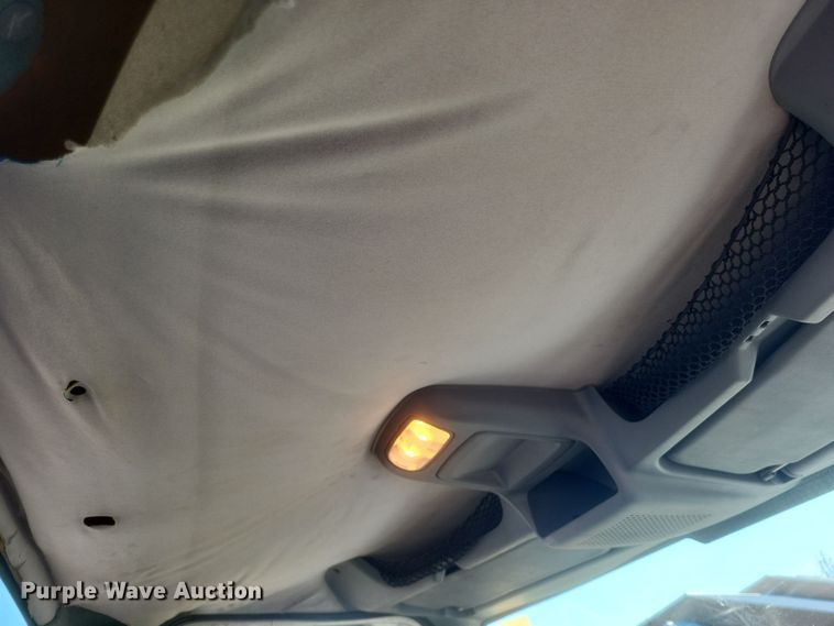 image for item DQ3761 2005 International 4300 flatbed truck