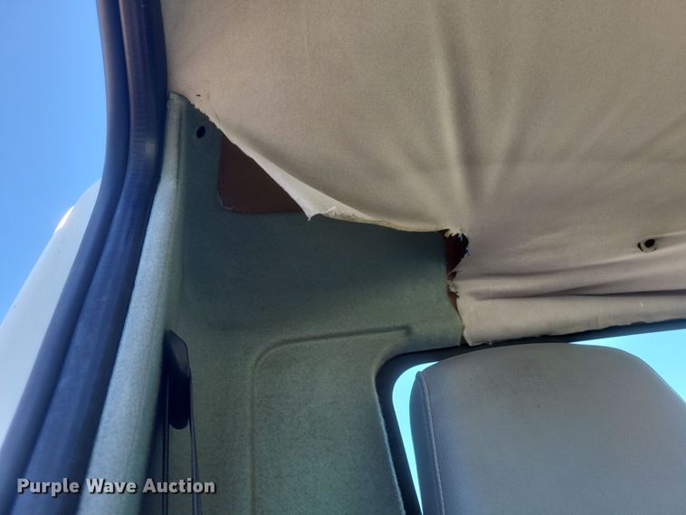 image for item DQ3761 2005 International 4300 flatbed truck