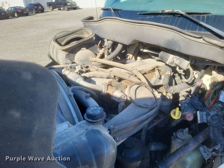 image for item DQ3761 2005 International 4300 flatbed truck