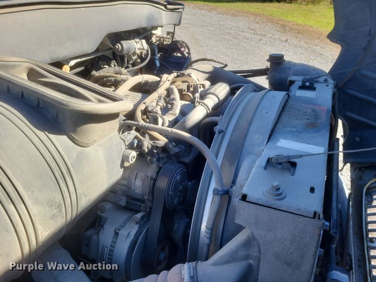 image for item DQ3761 2005 International 4300 flatbed truck