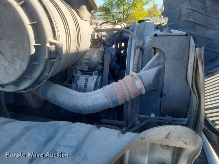 image for item DQ3761 2005 International 4300 flatbed truck