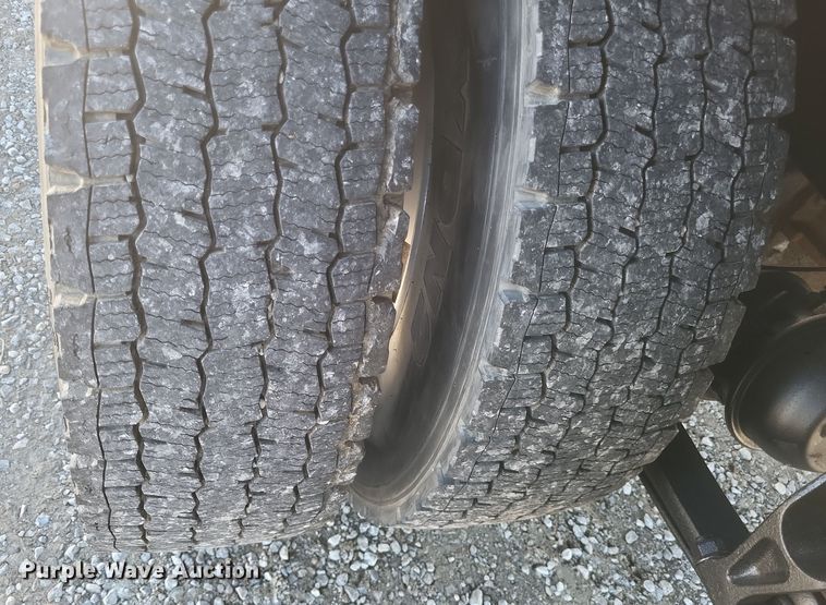 image for item DQ3761 2005 International 4300 flatbed truck