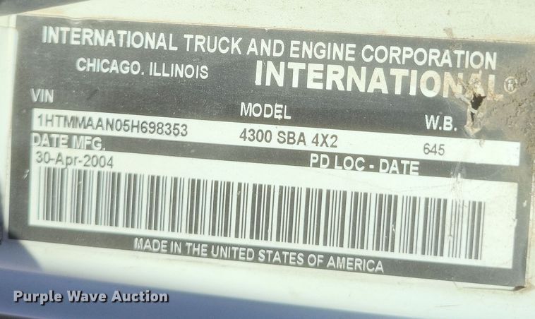 image for item DQ3761 2005 International 4300 flatbed truck
