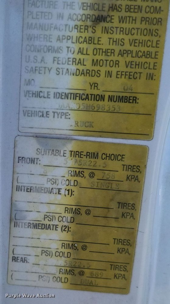 image for item DQ3761 2005 International 4300 flatbed truck