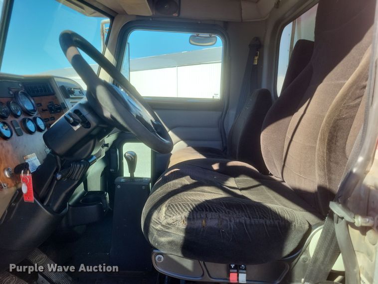 image for item DQ3762 2009 Peterbilt PB335 refrigerated truck