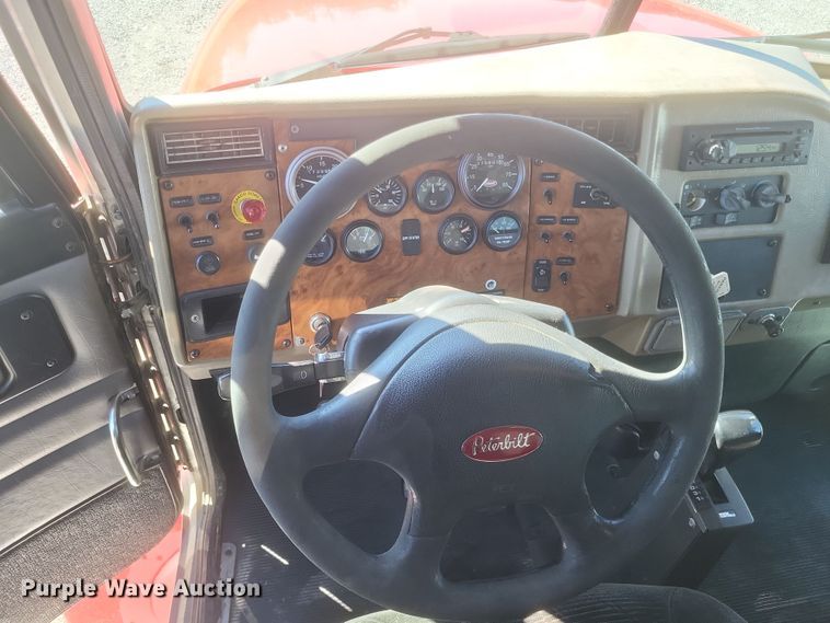 image for item DQ3762 2009 Peterbilt PB335 refrigerated truck