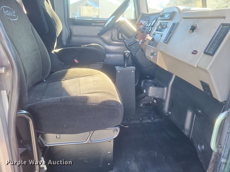 image for item DQ3762 2009 Peterbilt PB335 refrigerated truck