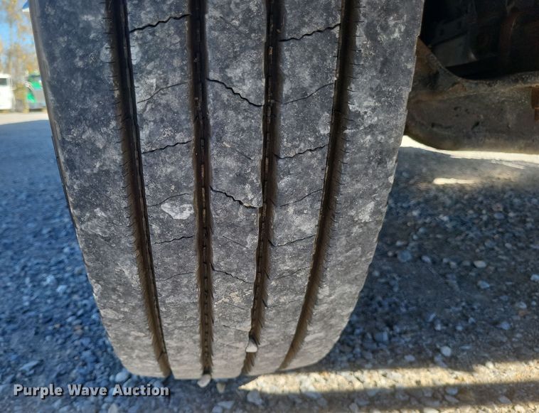 image for item DQ3762 2009 Peterbilt PB335 refrigerated truck