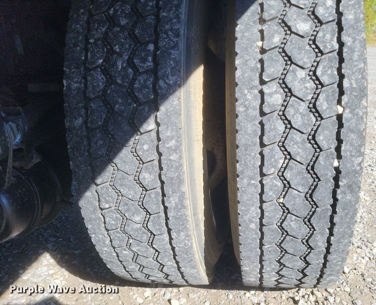 image for item DQ3762 2009 Peterbilt PB335 refrigerated truck