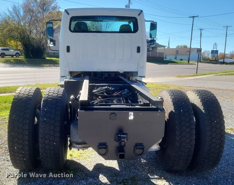 image for item DQ3763 2004 Freightliner Business Class M2 truck cab and chassis