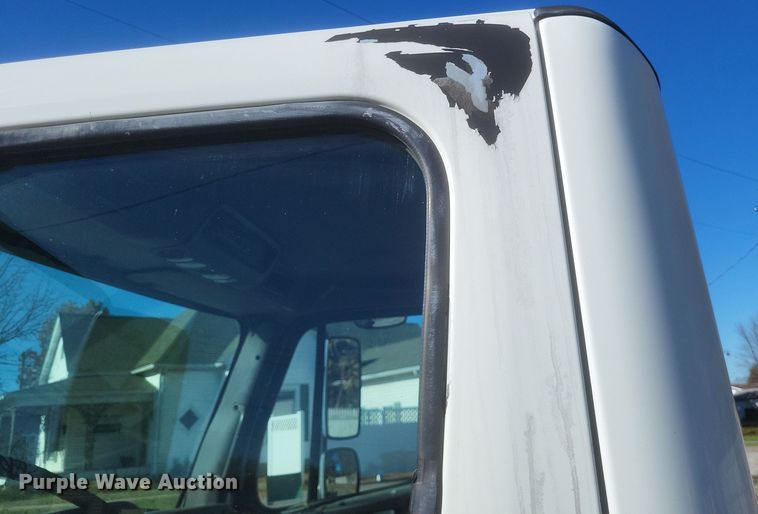 image for item DQ3763 2004 Freightliner Business Class M2 truck cab and chassis