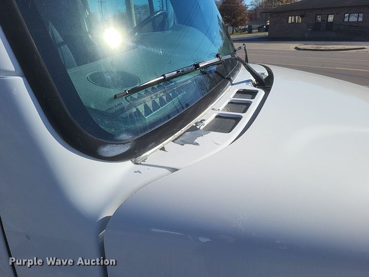 image for item DQ3763 2004 Freightliner Business Class M2 truck cab and chassis