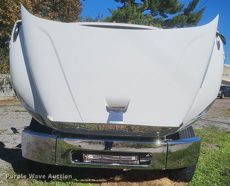 image for item DQ3763 2004 Freightliner Business Class M2 truck cab and chassis