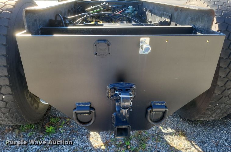 image for item DQ3763 2004 Freightliner Business Class M2 truck cab and chassis