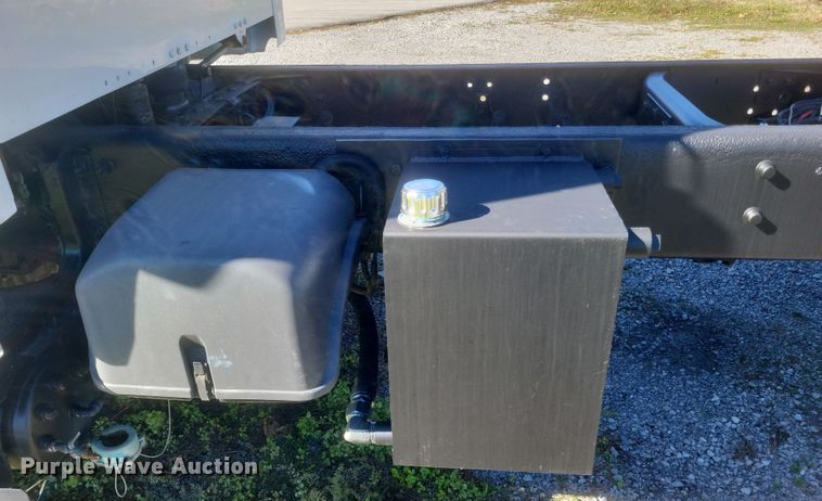 image for item DQ3763 2004 Freightliner Business Class M2 truck cab and chassis