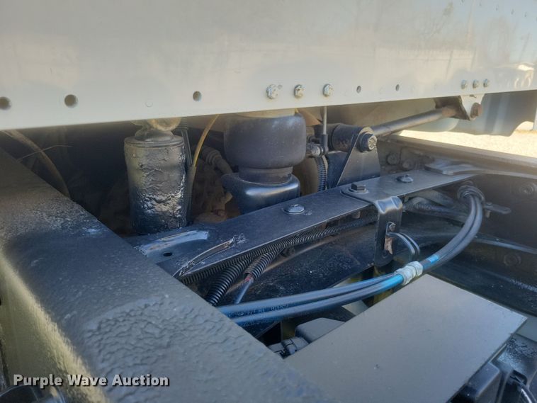 image for item DQ3763 2004 Freightliner Business Class M2 truck cab and chassis