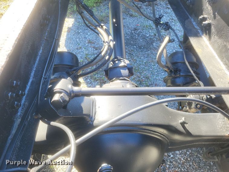 image for item DQ3763 2004 Freightliner Business Class M2 truck cab and chassis