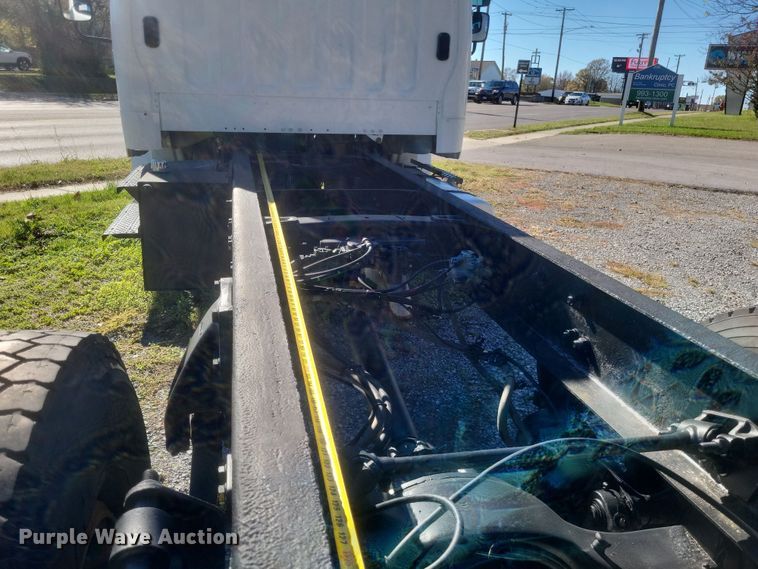 image for item DQ3763 2004 Freightliner Business Class M2 truck cab and chassis