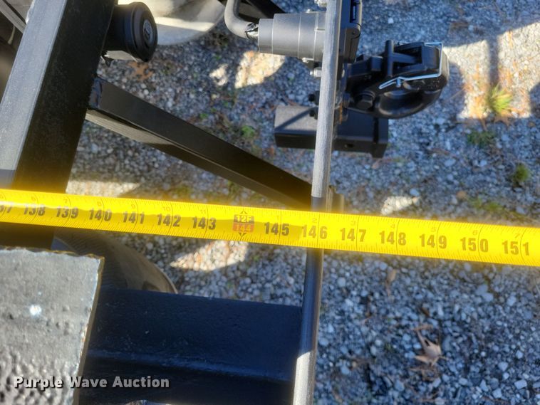 image for item DQ3763 2004 Freightliner Business Class M2 truck cab and chassis