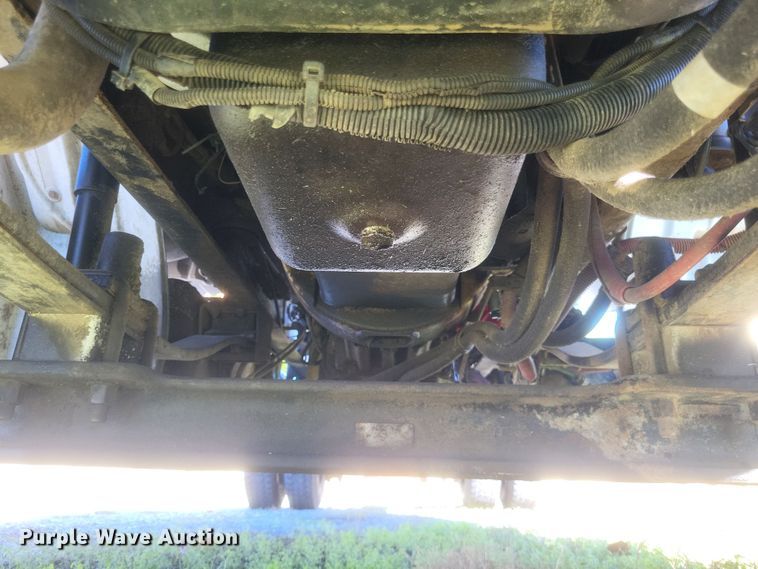 image for item DQ3763 2004 Freightliner Business Class M2 truck cab and chassis