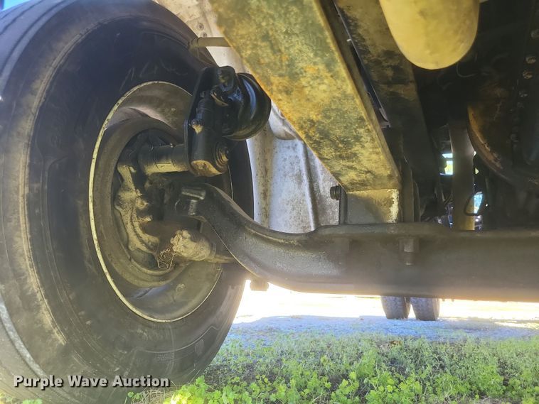 image for item DQ3763 2004 Freightliner Business Class M2 truck cab and chassis