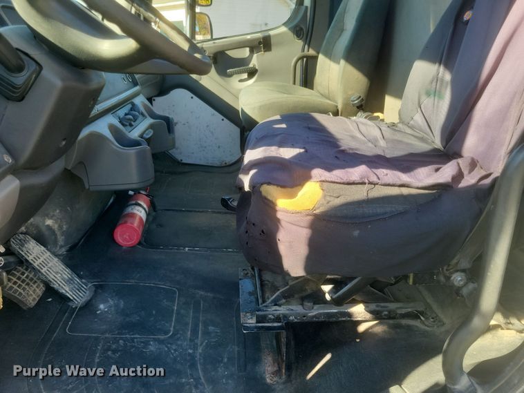 image for item DQ3763 2004 Freightliner Business Class M2 truck cab and chassis