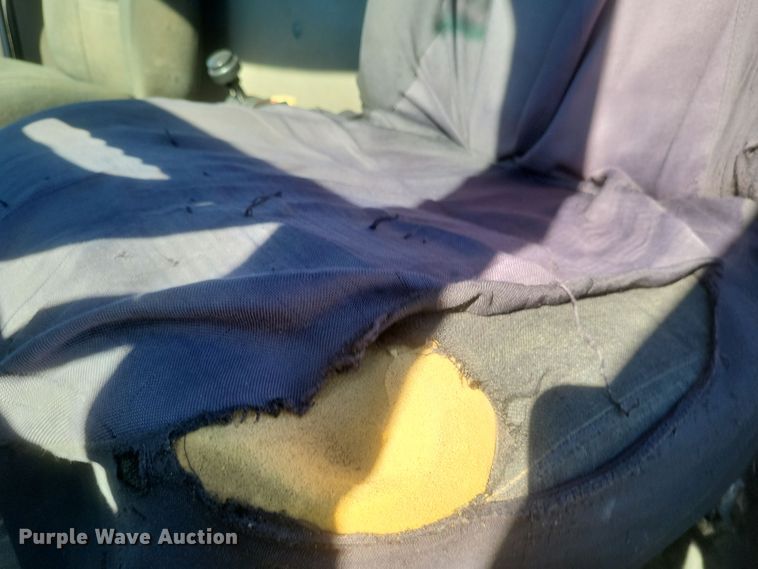 image for item DQ3763 2004 Freightliner Business Class M2 truck cab and chassis