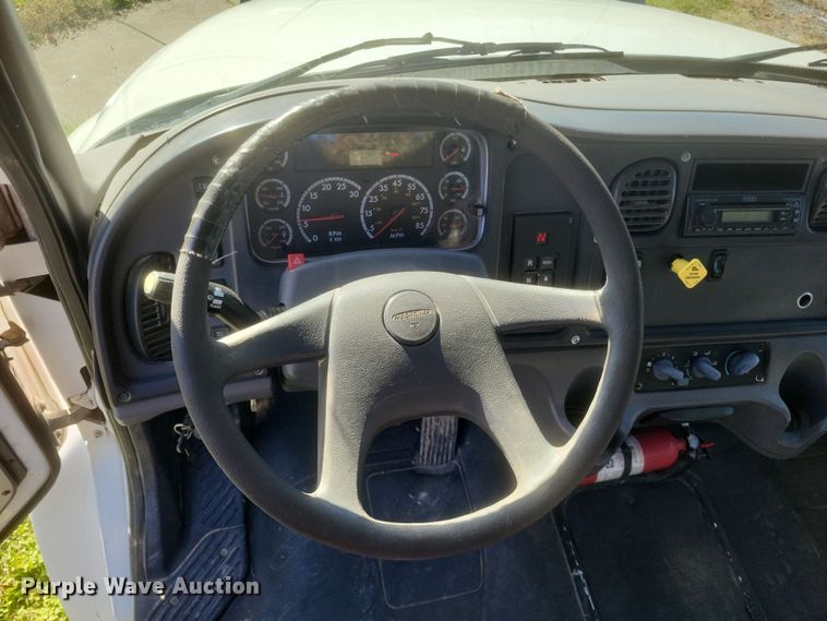 image for item DQ3763 2004 Freightliner Business Class M2 truck cab and chassis