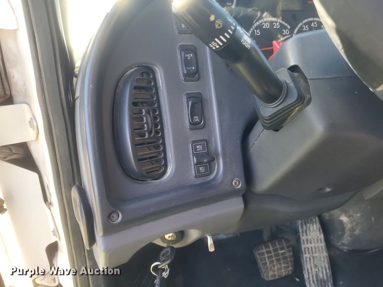 image for item DQ3763 2004 Freightliner Business Class M2 truck cab and chassis