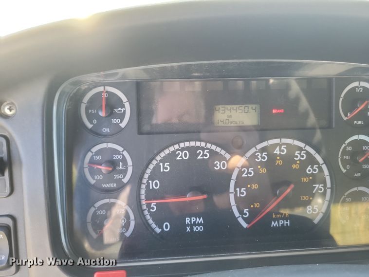 image for item DQ3763 2004 Freightliner Business Class M2 truck cab and chassis