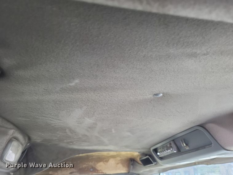 image for item DQ3763 2004 Freightliner Business Class M2 truck cab and chassis